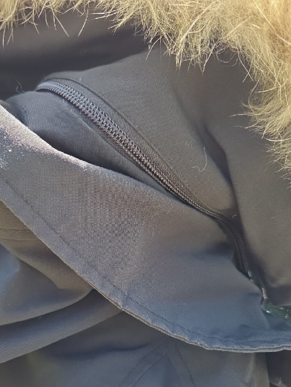 Canada Goose Womens Hooded Bomber Jacket with Removable Fur Trim - Picture 11 of 15